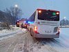 Sníh komplikuje dopravu na jihu Moravy, hasiči vytahovali dva autobusy