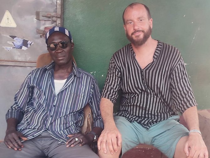 Cestovatel Filip Vítek už má za zády Senegal a Guineu Bissau na západním pobreží Afriky. Nyní je v Guinei. 