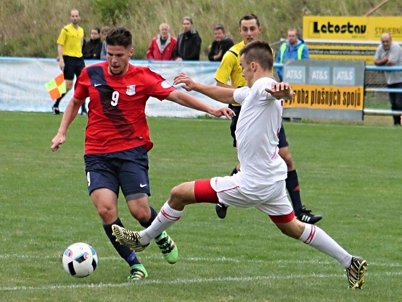 V pátém kole divize hrálo FK Blansko (v červeném) s HFK Třebíč nerozhodně 2:2.