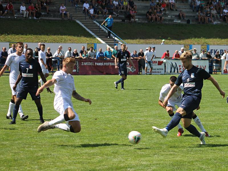 V úvodním kole nového ročníku MSFL porazil nováček FK Blansko (modré dresy) v regionálním derby tým MFK Vyškov 3:1.