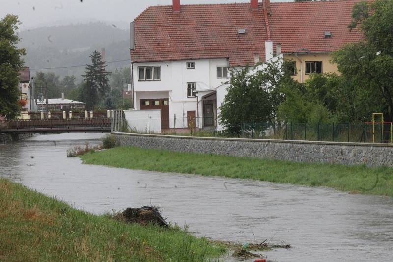 Ve čtvrtek se rozvodnily řeky a potoky na Blanensku. Zvýšená byla například Svitava v Letovicích. Druhého povodňového stupně dosáhla Křetínka v Prostředním Poříčí.