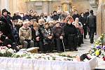 V sobotu odpoledne se ve křtinském barokním chrámu Jména Panny Marie stovky lidí rozloučily s nedávno zesnulým dlouholetým emeritním farářem Tomášem Prnkou.