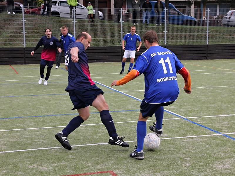 V derby prvního s druhým týmem 1. Italcars ligy v malé kopané vyhrál Sadros Boskovice 3:1.