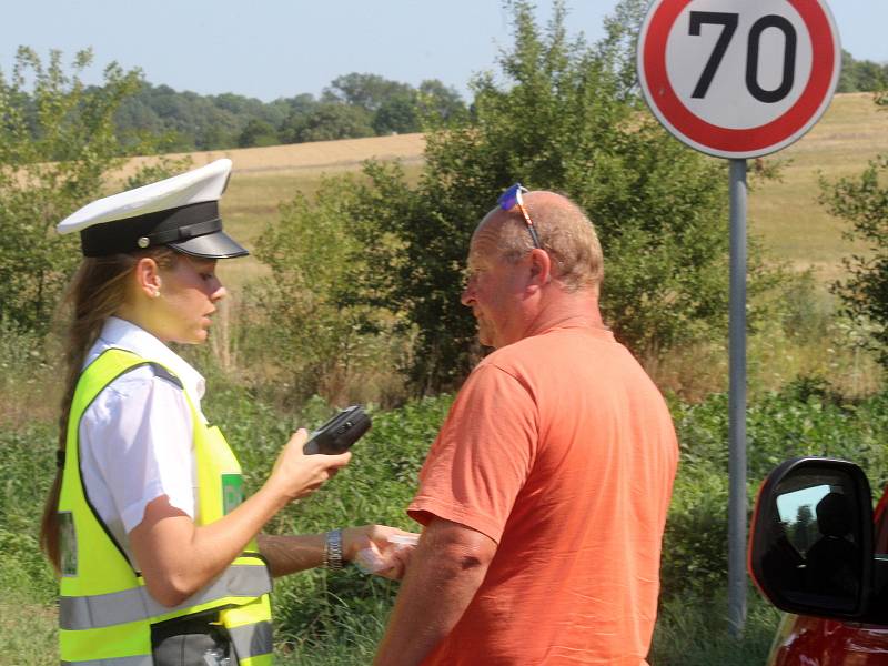 Policisté kontrolovali řidiče. Ti dostávali nealkoholické pivo.