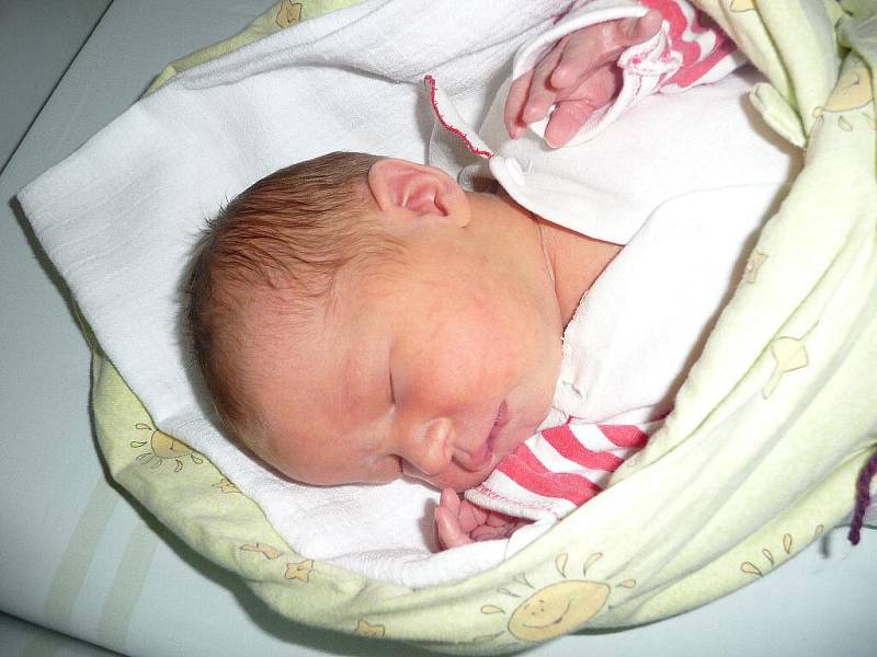  Kristýna Nezvalová, 49 cm, 3,40 kg, 15. 5. 2010, Sebranice