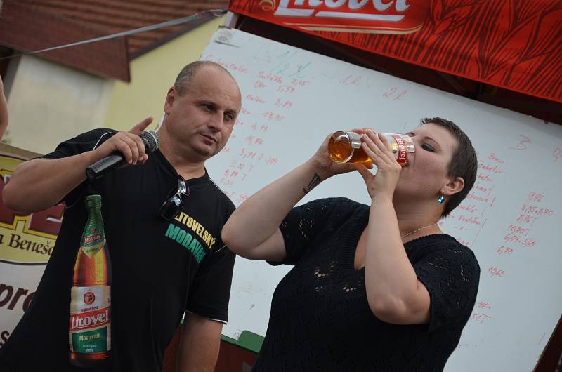 V Okrouhlé v sobotu soutěžili v pití piva na čas. Pořádali tam sedmnáctý ročník Okrouhleckého tupláku.