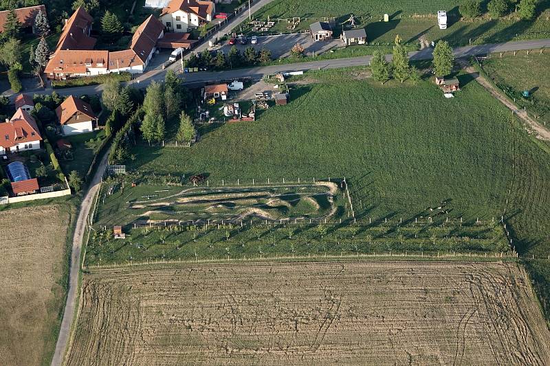 Vyzkoušejte si vzdušný kvíz. Poznáte místa na Blanensku z ptačí perspektivy, nad kterými létal adamovský paraglidista Petr Buchta?