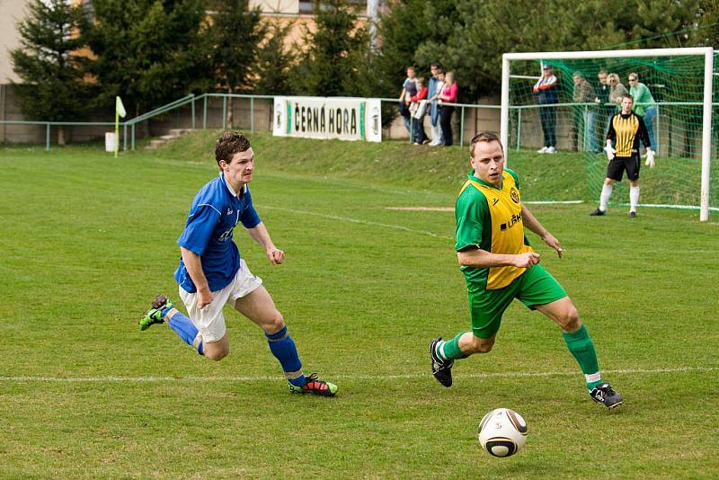 Ze souboje s Novosedly, které bojují o záchranu v soutěži, si Ráječko odneslo jen jeden bod, červenou kartu a zranění. 