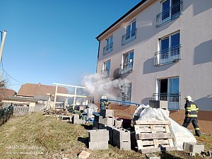 Hasiči v úterý dopoledne zasahovali u požáru bytu v Benešově na Blanensku.
