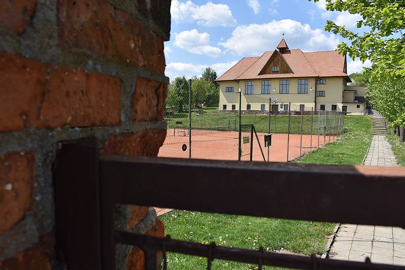 Mezi dominanty obce na Blanensku patří unikátní vily v parku.