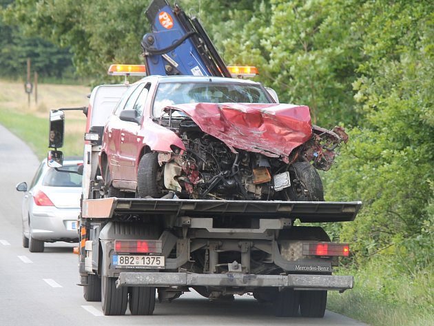 Při dopravní nehodě mezi Šošůvkou a Vysočany se v úterý odpoledne zranilo šest lidí.