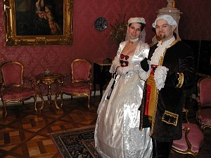 Hana a Viktor Paulíkovi v historických kostýmech.
