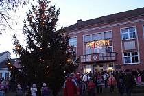Rozsvícení vánočního stromu v Jedovnicích