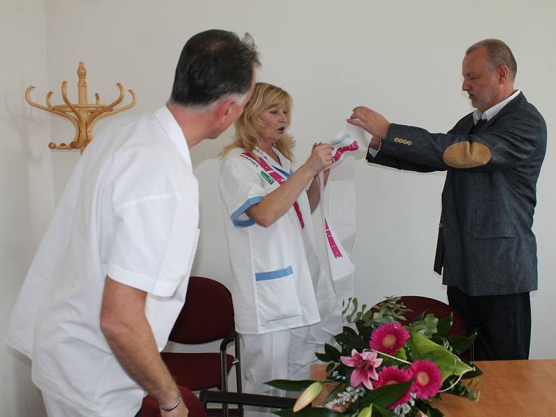 Zdravotní sestra Zdena Oldřichová z boskovické nemocnice vyhrála v soutěži Batist Nej sestřička 2013. 