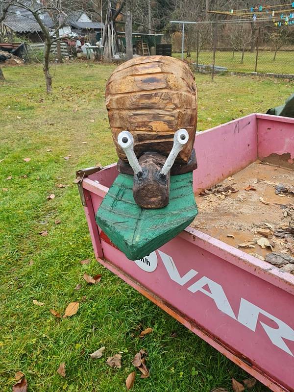Důchodce z Klepačova buduje dřevěnou mini zoo. FOTO: VLADIMÍR VANĚK