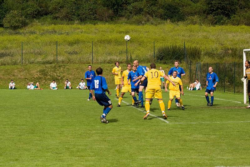 Bořitovští fotbalisté přivítali v premiéře v I. A třídě dalšího nováčka, Šaratice. A vyrovnaný zápas skončil bezgólovou remízou.