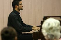 Miroslav Beinhauer zahrál Sonátu č. 2 od Carla Vineho.