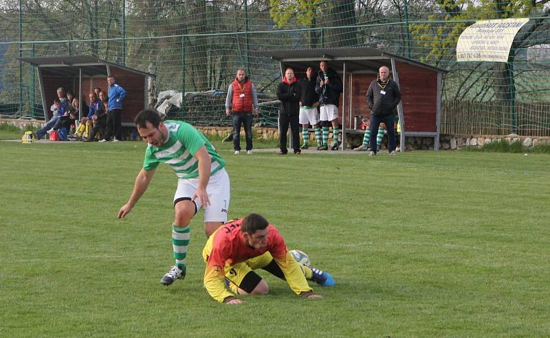 Fotbalisté Rájce-Jestřebí byli v derby v Lipovci většinu zápasu lepší. Přesto nakonec odjeli s prohrou 1:0.