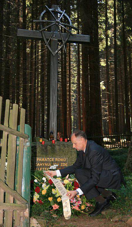 Uctění památky obětí romského holocaustu v Hodoníně u Kunštátu.