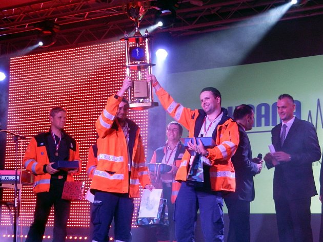 oskovičtí záchranáři Petr Chlup a Jan Antonín Babořík vyhráli mezinárodní soutěž Záchrana 2013 v Košicích.
