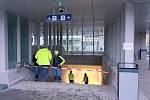 V Blansku v pátek odpoledne otevřeli nový podchod pod tratí do části Staré Blansko. Zrušený železniční přejezd nahradí o několik set metrů dál silniční most. Ten se má otevírat ve druhé polovině prosince.