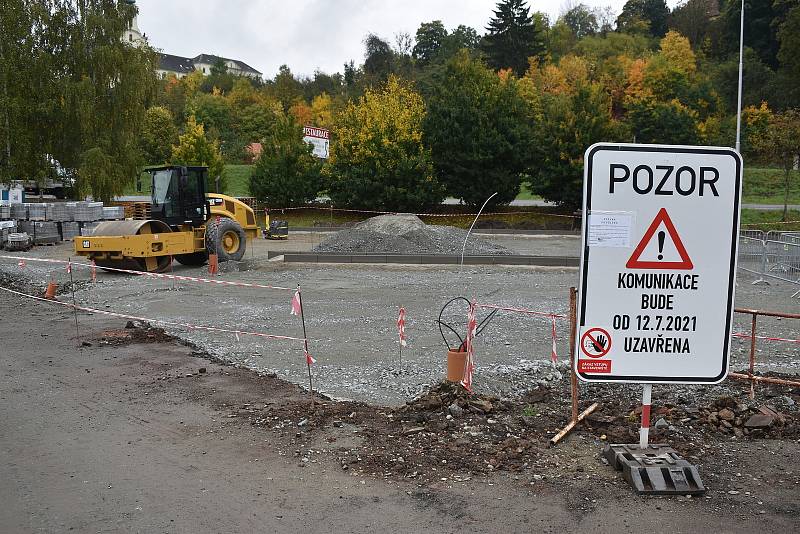 Letovičtí zpoplatní parkování v centru města. Zároveň vybudují parkoviště pro 70 aut u tamní hasičské stanice. Tam bude stání zdarma.