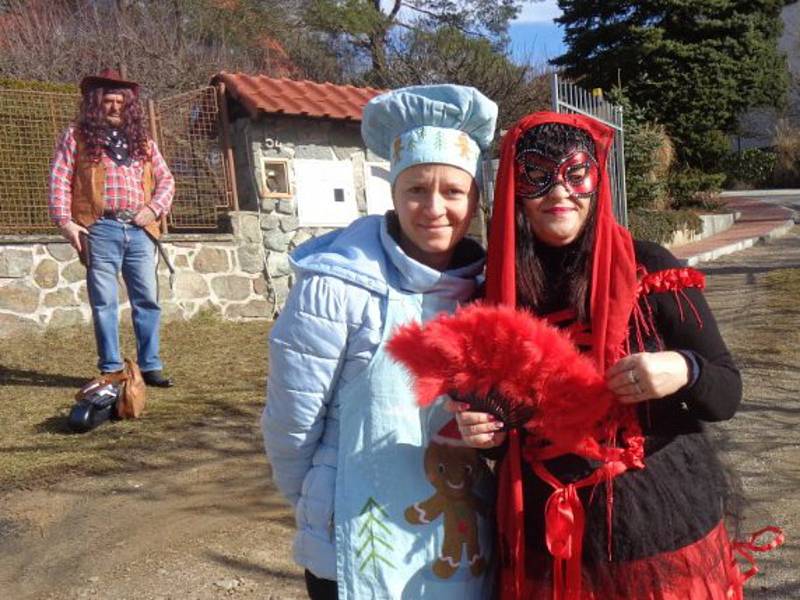 Ve Svaté Kateřině se do masopustního průvodu zapojio na padesát dětí a dospělých. Foto: Naďa Plchová