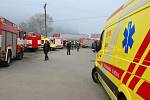 Devětadvacet zraněných. To je bilance pondělní dopravní nehody autobusu u kruhového objezdu v Černé Hoře. Na místě zasahovalo po sedmé hodině ráno kromě policistů a tří hasičských sborů také šest sanitek záchranářů.
