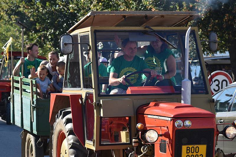 Rajhradičtí pořádali v sobotu tradiční traktoriádu. Se spanilou jízdou obcí.