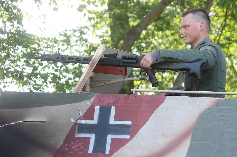 Klub vojenské historie Markland ve Skalici nad Svitavou uspořádal rekonstrukci bitvy mezi Rudou armádou a německými vojáky.