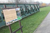  Ježkův most byl pravděpodobně postaven v 60. letech 19. století. Kdo ho vyrobil, však není známo. Nýtovaný most je ze svářkové oceli. Přibližně kolem roku 1911 ho koupila slévárna a kovárna K. a R. Ježek a převezla do Blanska.