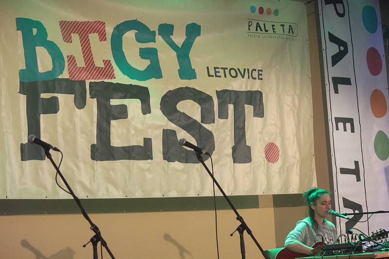 V sobotu organizátoři ze spolku PaLetA uspořádali v prostorách nádvoří a jízdárny letovického zámku už šestý ročník festivalu BiGy Fest.