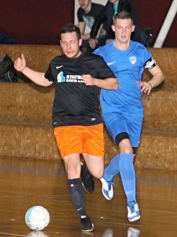 V utkání jihomoravské futsalové divize prohrála rezerva Amoru Lazor Vyškov (v modrých dresech) s týmem PRO-STATIC Blansko 5:8.