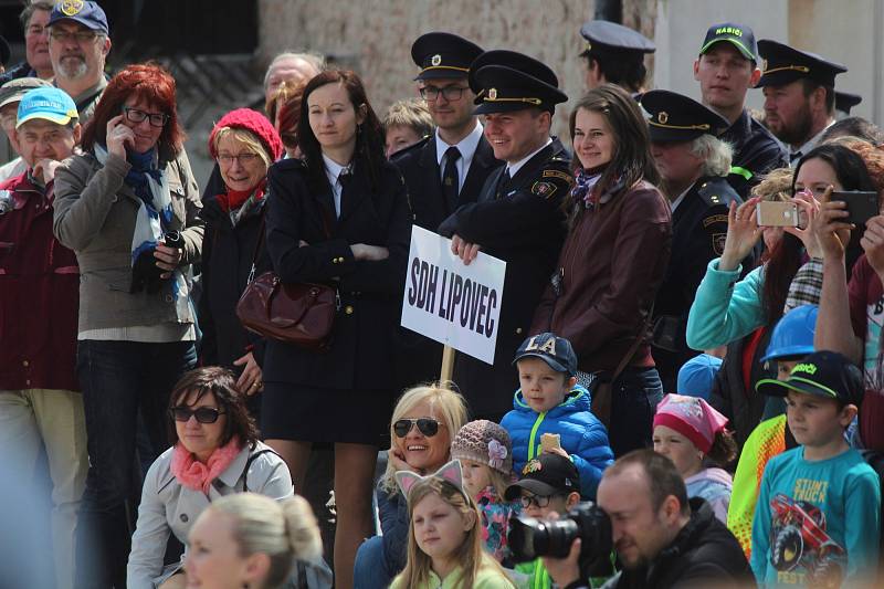 Ve Křtinách se v neděli konala šestnáctá hasičská pouť. Dorazila na ni zhruba čtyřicítka sborů dobrovolných hasičů. Ti předvedli historickou techniku i ukázky zásahů.