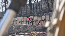 Rekonstrukce železničního koridoru mezi Brnem a Adamovem postupuje zatím podle plánu. V pondělí staveniště v Adamově navštívil ministr dopravy Martin Kupka.