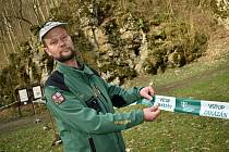 Strážci ochrany přírody uzavřeli kvůli hnízdění část louky u jeskyně Býčí skála v Moravském krasu na Blanensku.