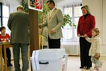 V senátním obvodu Blansko zvítězil v prvním kole Jozef Regec (ČSSD) s třiceti procenty hlasů. 