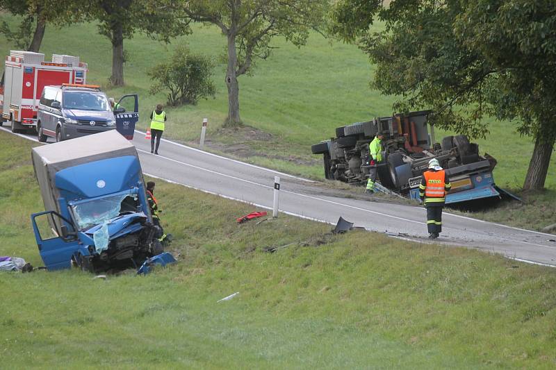 Kvůli nehodě dvou nákladních aut byla v úterý odpoledne asi na tři hodiny zavřená silnice u Černé Hory.