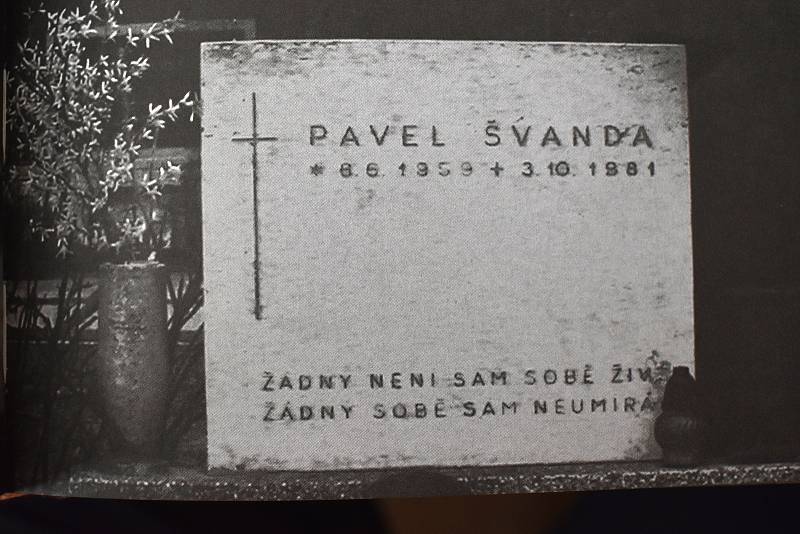 Tělo studenta Pavla Švandy bylo za podivných okolností nalezeno 10. října 1981 na dně propasti Macocha v Moravském krasu na Blanensku.