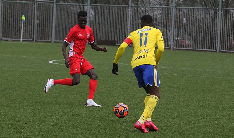 Fotbalisté Zlína (ve žlutých dresech) v prvním letošním zimním přípravném zápase přehráli druholigové Blansko 4:1.