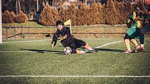 VÝHRA V PŘÍPRAVĚ. Fotbalisté Ráječka (v zelenožlutém) porazili slovenský Radimov 5:2. Foto: Tomáš Srnský