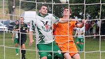 Fotbalisté FK Blansko (v oranžovém) porazili v přípravě Rájec-Jetřebí 4:0.