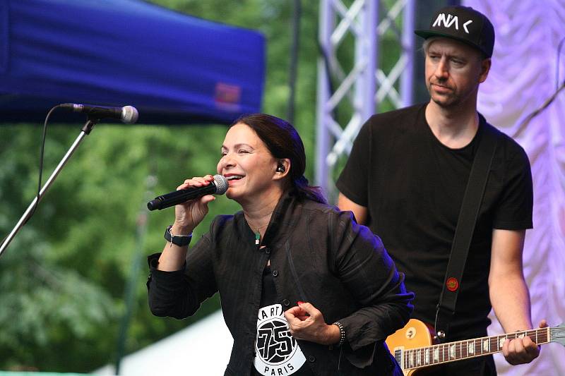 Zámecký park v Blansku ovládl v sobotu už počtvrté hudební festival Morava Park Fest. Na pódiu vystoupila například zpěvačka Anna K, Jiří Macháček se skupinou Mig 21 nebo kapela Wohnout.