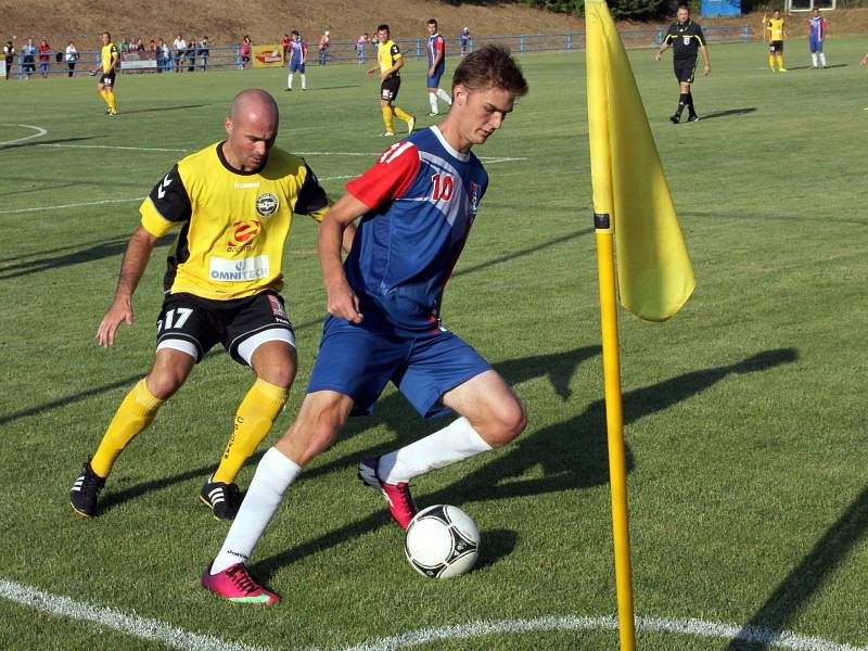 Fotbalisté Blanska porazili v úvodním zápase Rosice (ve žlutém) 3:1.