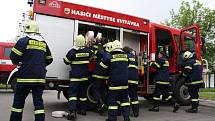  Boskovičtí hasiči ve čtvrtek cvičně likvidovali požár v 8. patře panelového domu v Komenského ulici v Boskovicích