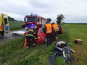 Následky úterní havárie osobního auta u Boskovic.