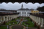 Po osmadvaceti měsících práce se zahrada na Státním zámku v Lysicích na Blanensku změnila k nepoznání. Rozsáhlá obnova stála bezmála 194 milionů. 
