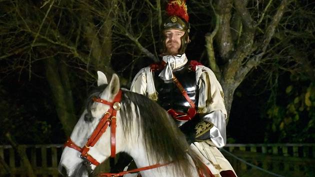 Do Blanska přijel v pátek večer svatý Martin na bílém koni. Na cestu mu posvítily děti lampiony.