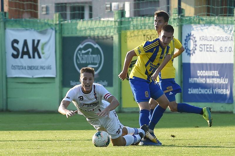 12.9.2020 - domácí SK Líšeň v bílém (Ondřej Ševčík) proti FK Varnsdorf (Filip Chládek)