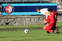 Fotbalisté Boskovic (v bílém) remizovali doma s favorizovanou Moravskou Slavií Brno 4:4. Domácí přitom ještě dvě minuty před koncem vedli 4:2. O výhru přišli až v nastavení.